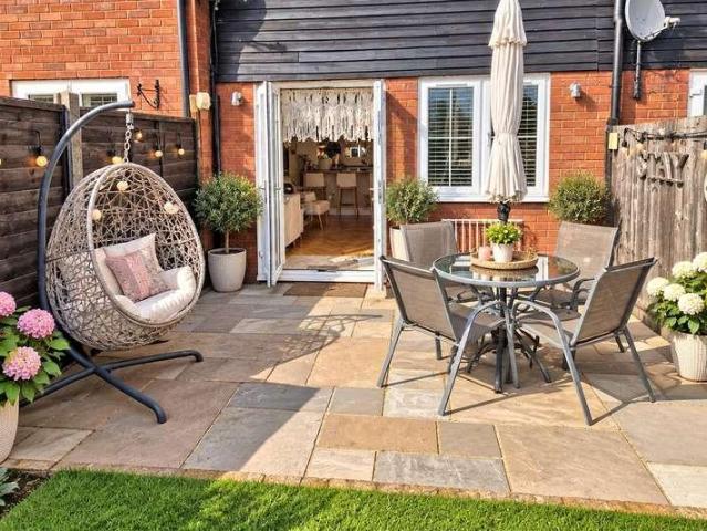 2 bed house for sale
