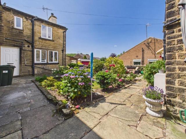 2 bed house for sale