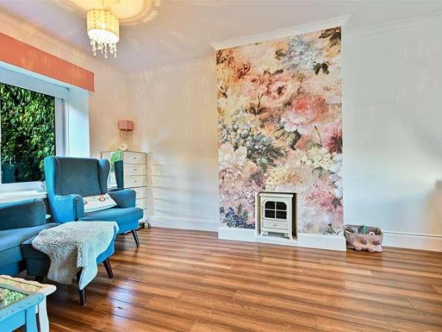 2 bed house for sale