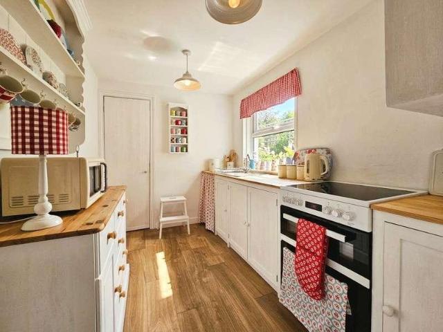 2 bed house for sale