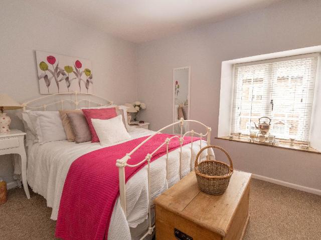 2 bed house for sale