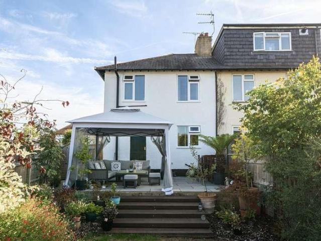 2 bed house for sale