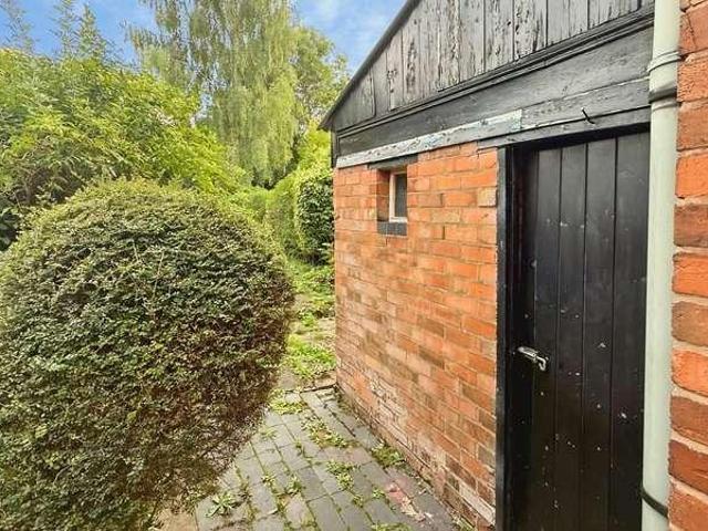 2 bed house for sale