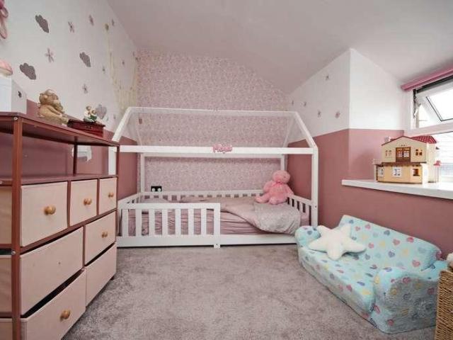 2 bed house for sale