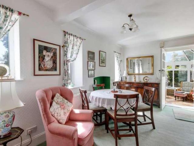 2 bed house for sale