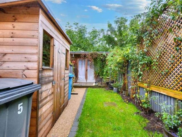 2 bed house for sale