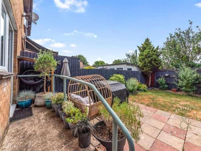 2 bed house for sale