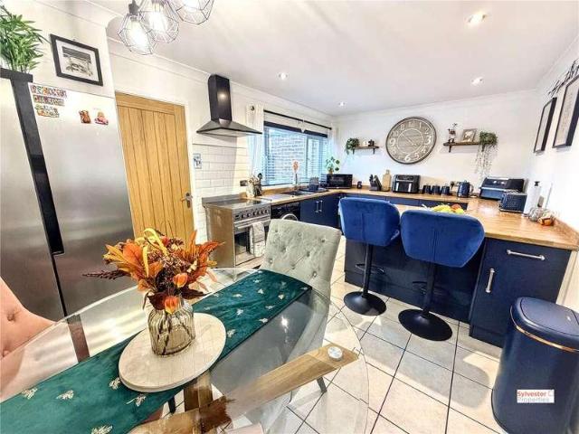2 bed house for sale