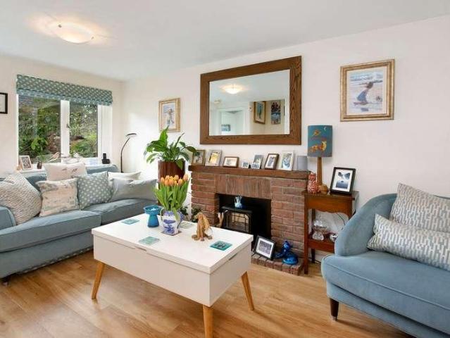 2 bed house for sale