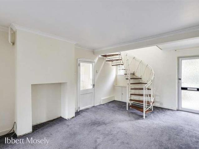 2 bed house for sale