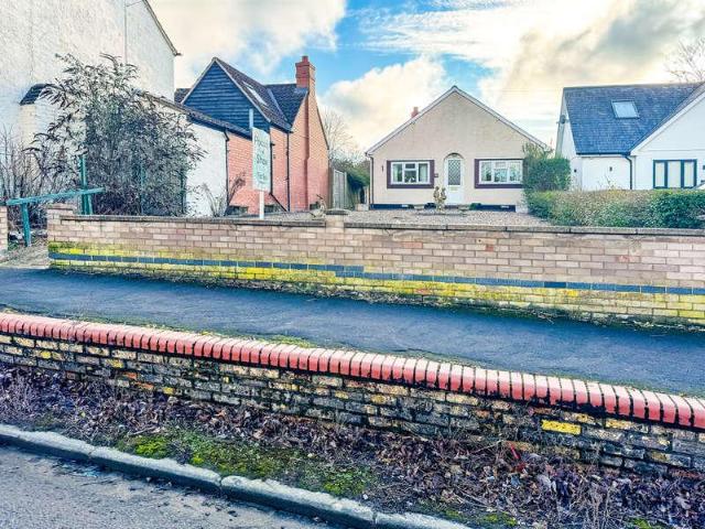 2 bed house for sale