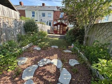 2 bed house for sale