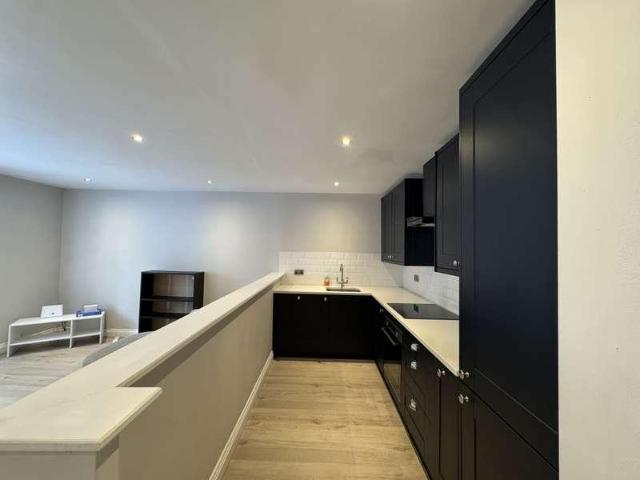 2 bed flat for sale