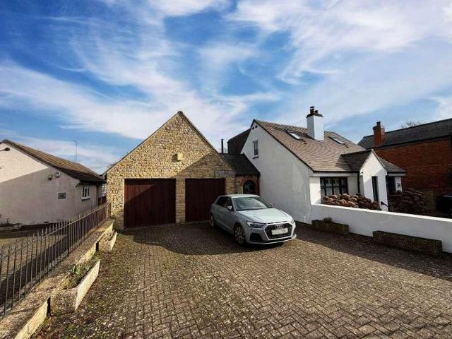 2 bed house for sale