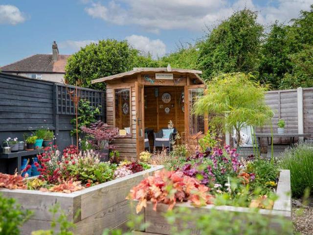 2 bed house for sale