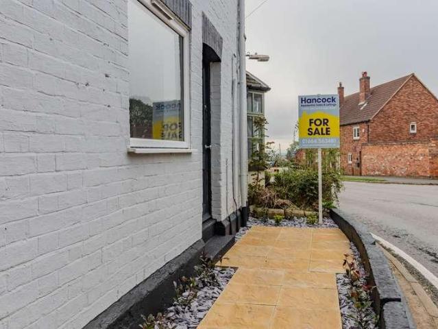 2 bed house for sale