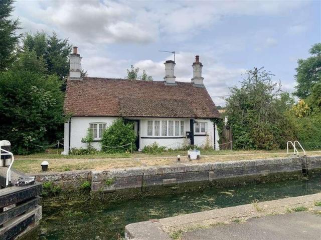 2 bed house for sale