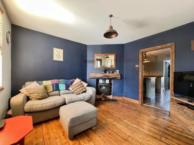 2 bed house for sale