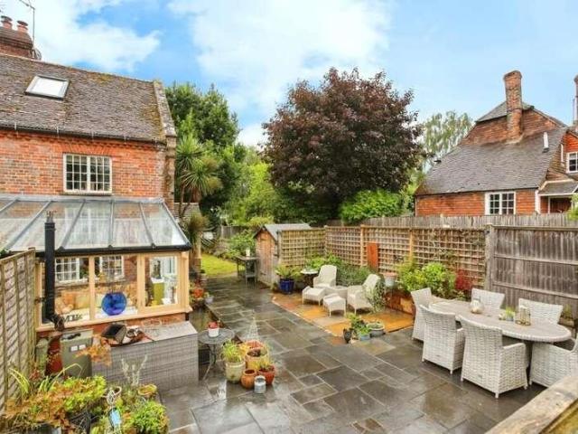 2 bed house for sale