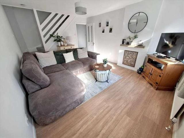 2 bed house for sale