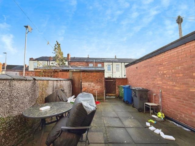 2 bed house for sale