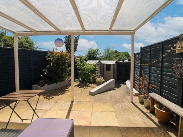 2 bed house for sale