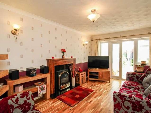 2 bed house for sale