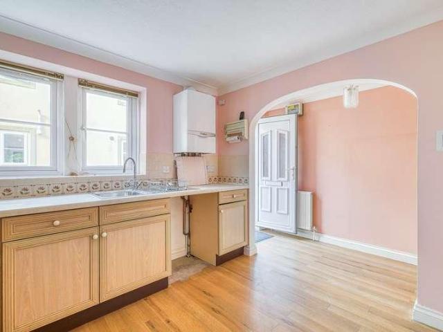 2 bed house for sale