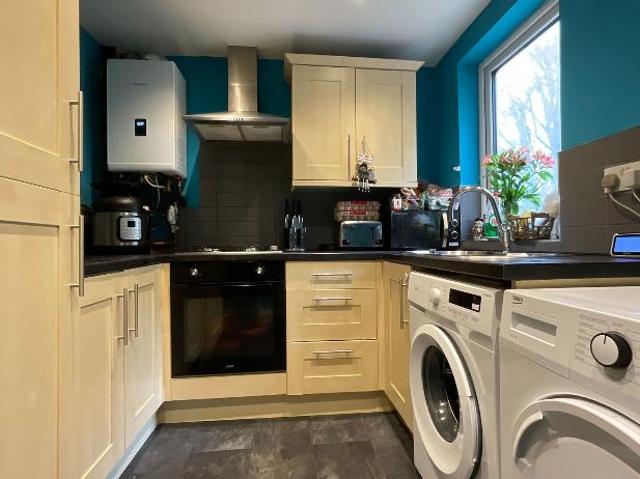 2 bed flat for sale