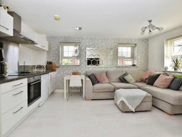 2 bed house for sale