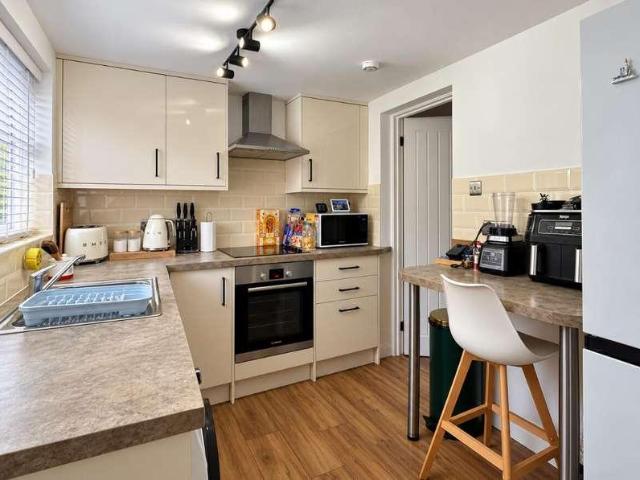 2 bed house for sale