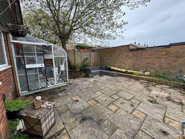 2 bed house for sale