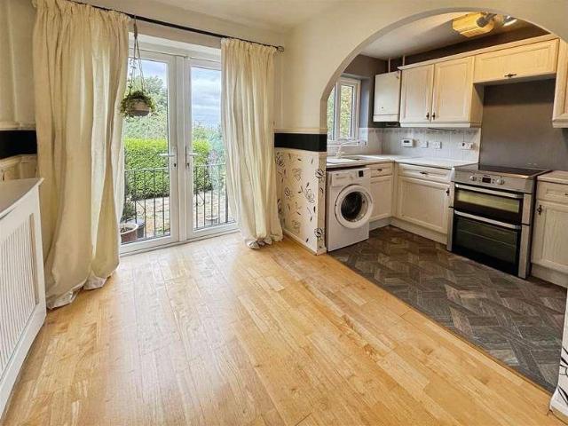 2 bed house for sale