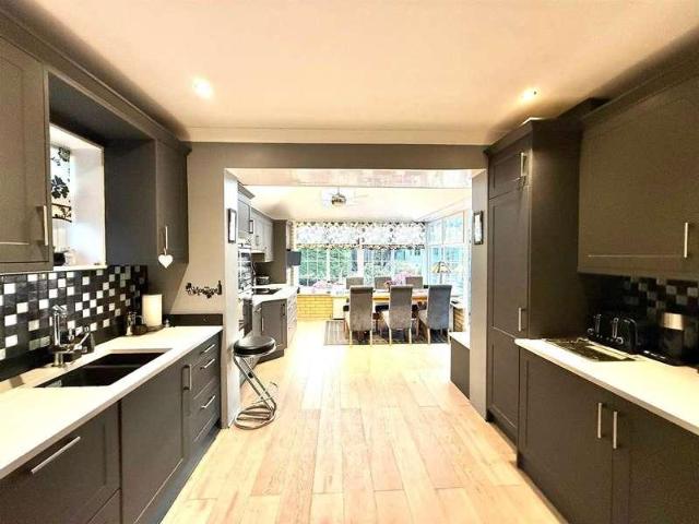 2 bed house for sale