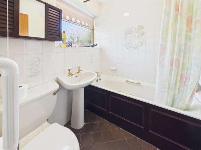 2 bed house for sale