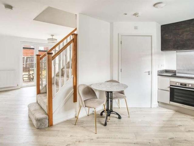 2 bed house for sale