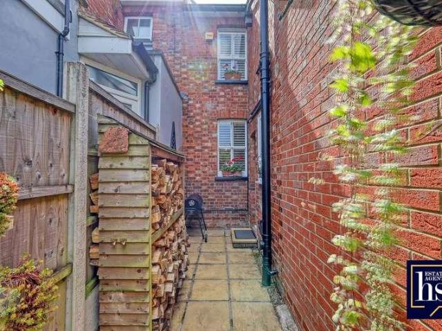 2 bed house for sale