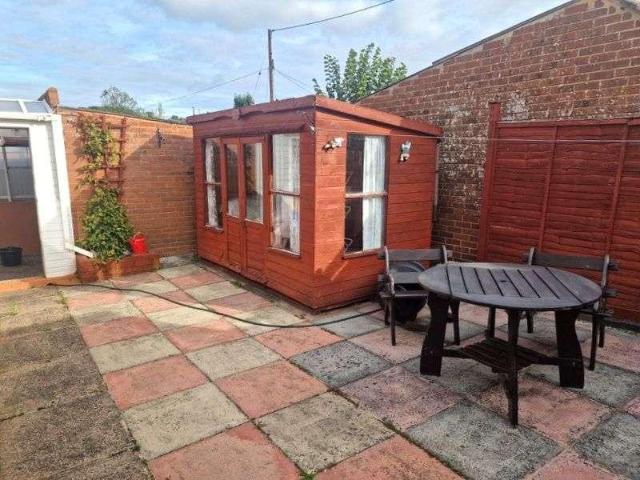 2 bed house for sale