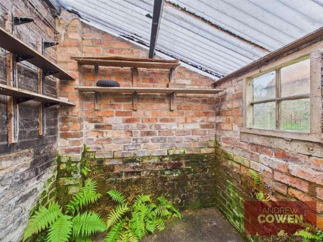 2 bed house for sale