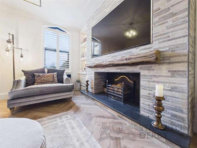 2 bed house for sale