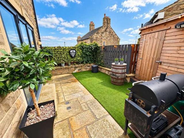 2 bed house for sale