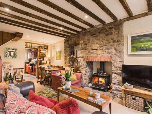2 bed house for sale