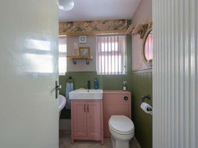 2 bed house for sale