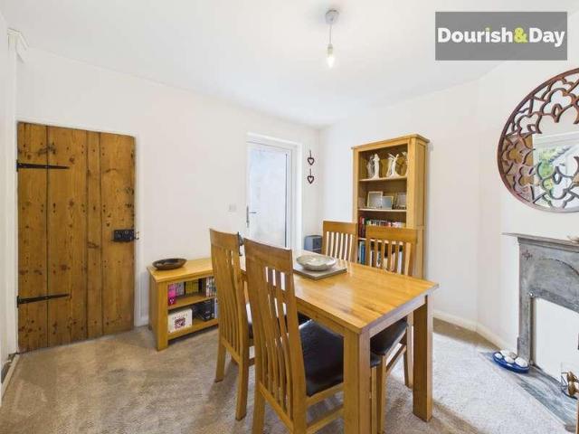 2 bed house for sale