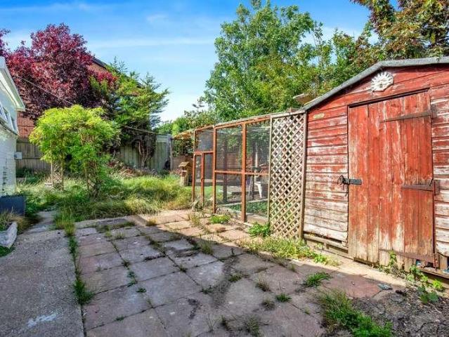 2 bed house for sale