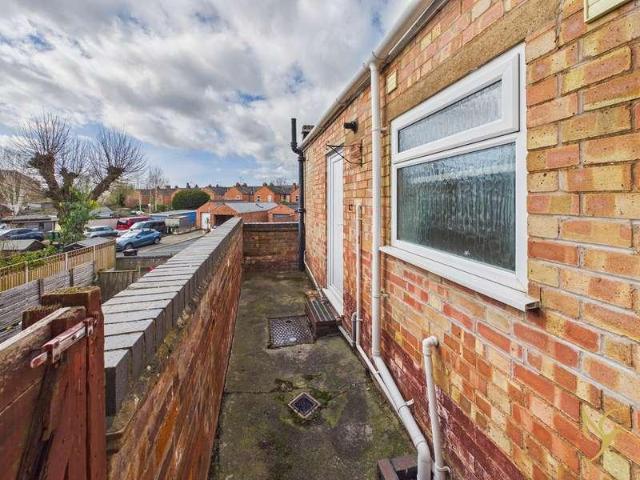2 bed house for sale