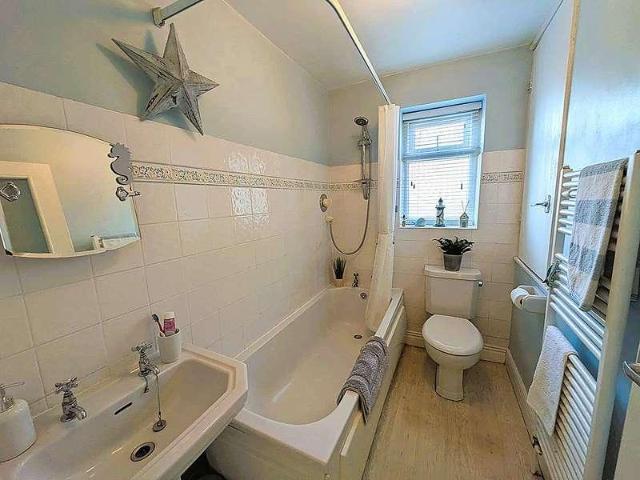 2 bed house for sale