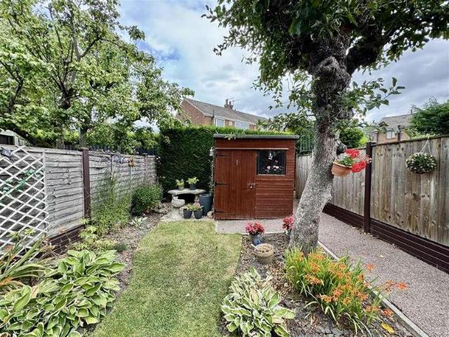 2 bed house for sale
