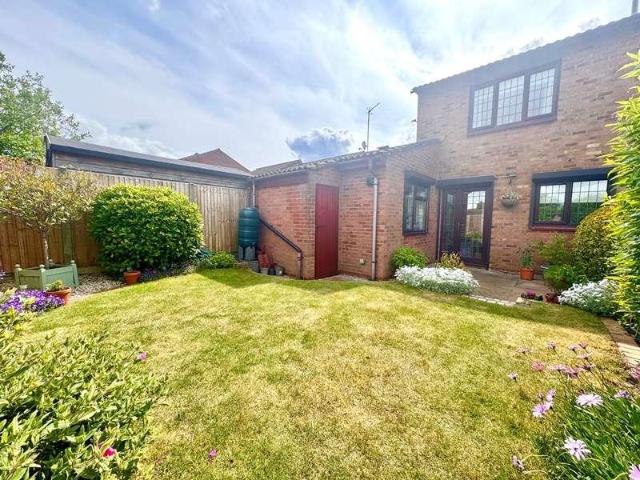 2 bed house for sale