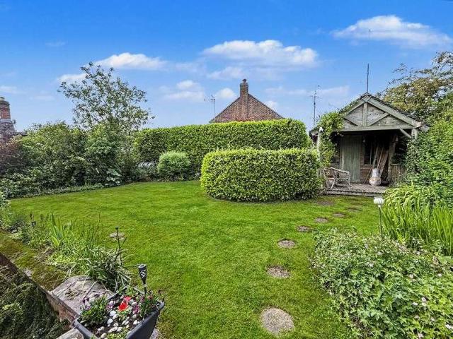 2 bed house for sale